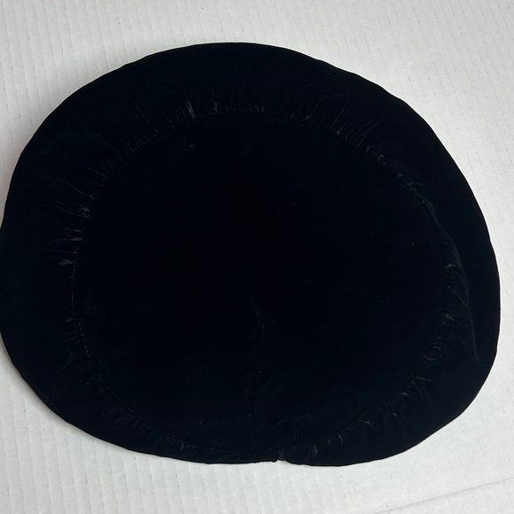 Christian Dior Women’s Vintage “Chapeaux” Black Velvet Beret. Pre-owned. - Picture 16 of 16
